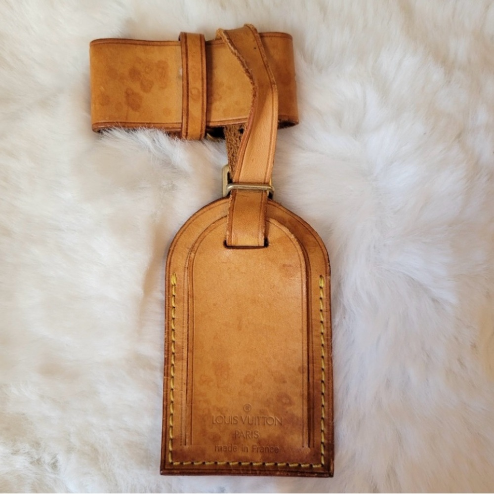 Louis Vuitton Tan Leather Bag with Textured Finish and Elegant Stitching